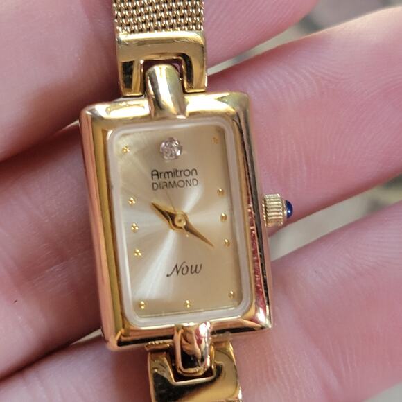 Vintage Watches Armitron Now Diamond Accent Gold Mesh Quartz Watch Womens - Picture 10 of 10